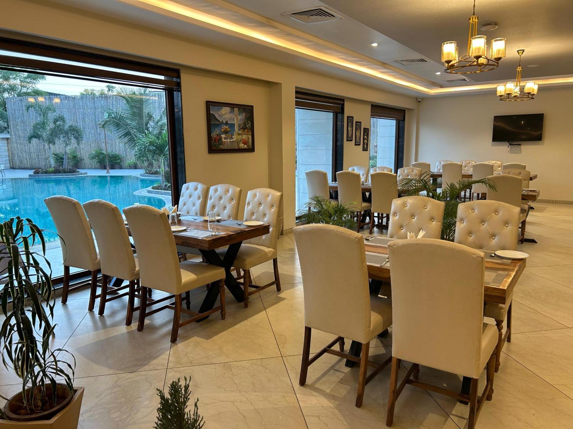 The Imperial Prime Clarks Inn Suites, Bhilwara Exterior foto